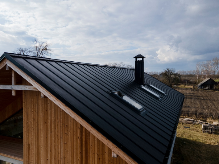 Плюсы и минусы фальцевой кровли: обзор современных технологий